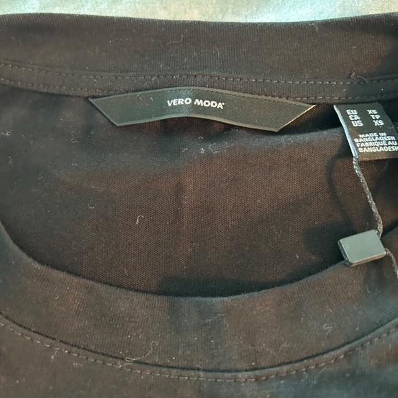 VERO MODA TShirt with shoulder pads NWT - Picture 3 of 4